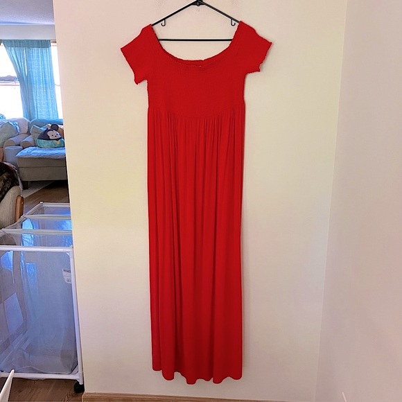 Isabel by Ingrid + Isabel Women’s Maternity Red Smocked Short Sleeve Maxi Dress - Picture 1 of 7